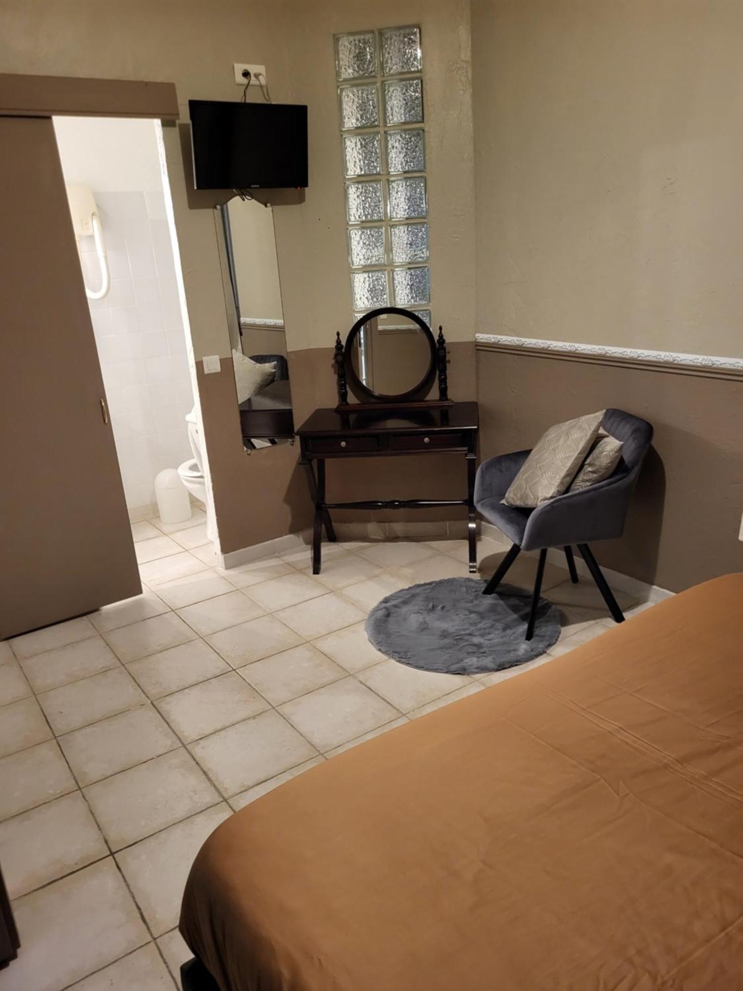 Akwaba Chez Ouli Hotell Levens Eksteriør bilde